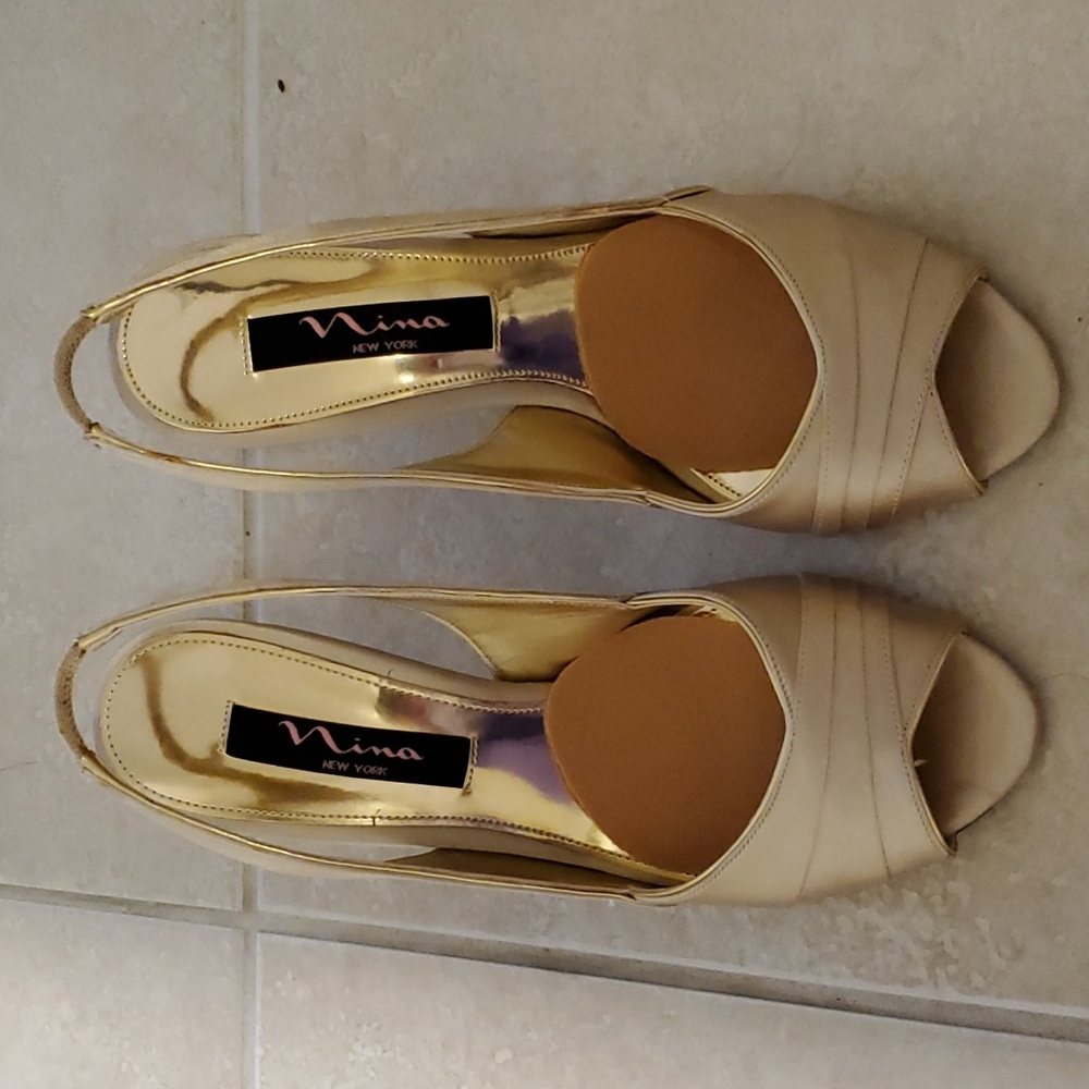 Nina New York size 7M open toed gold heel shoes